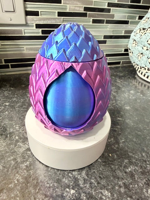 Dragon egg with rotating inner wall and a beautiful spike dragon inside