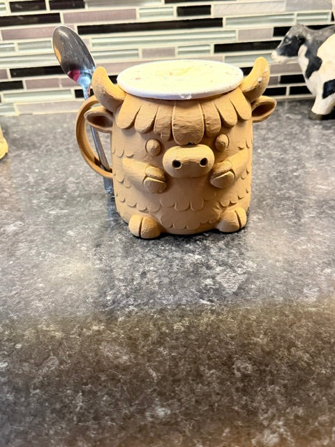 Highland cow pint ice-cream holder with slot for spoon