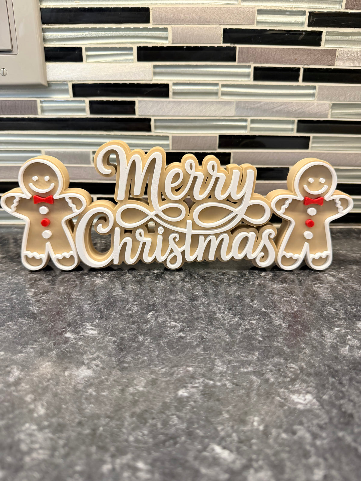 Gingerbread People and Merry Christmas Decor